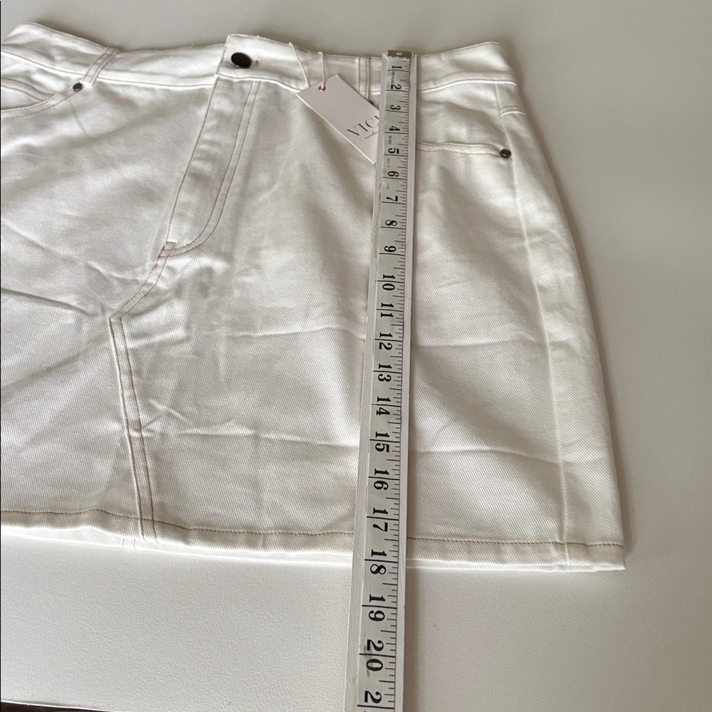 NWT Vici Denim Mini Skirt White/Ivory Exposed Stitching Pockets Boho Size XL - Picture 9 of 9